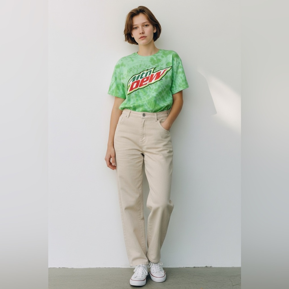 Mountain Dew logo Sz medium tshirt Ptp 18” GUC